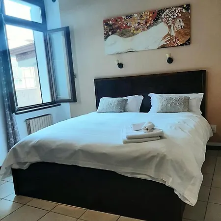 Porto Vecchio Con Parcheggio A Pochi Passi Dal Castello Malcesine